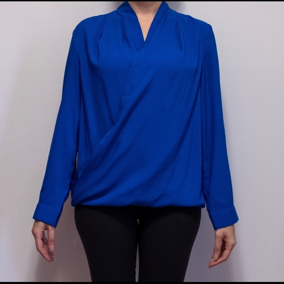 A - New York blue crisscross top - Picture 3 of 3
